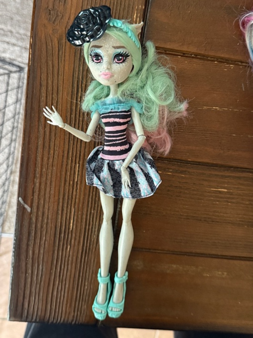 monster high Rochelle Mint Green & Pink Striped Doll with Turquoise Shoes